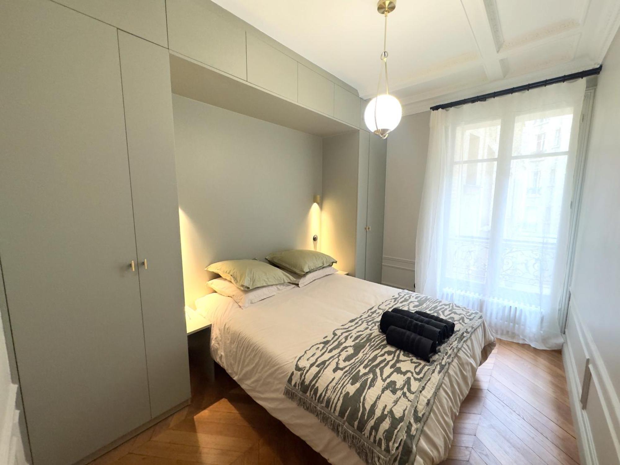 Parisian Luxury Style - Heart Of Montparnasse